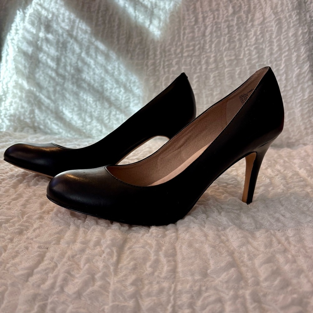 Land’s End classic black heels! - Picture 2 of 7